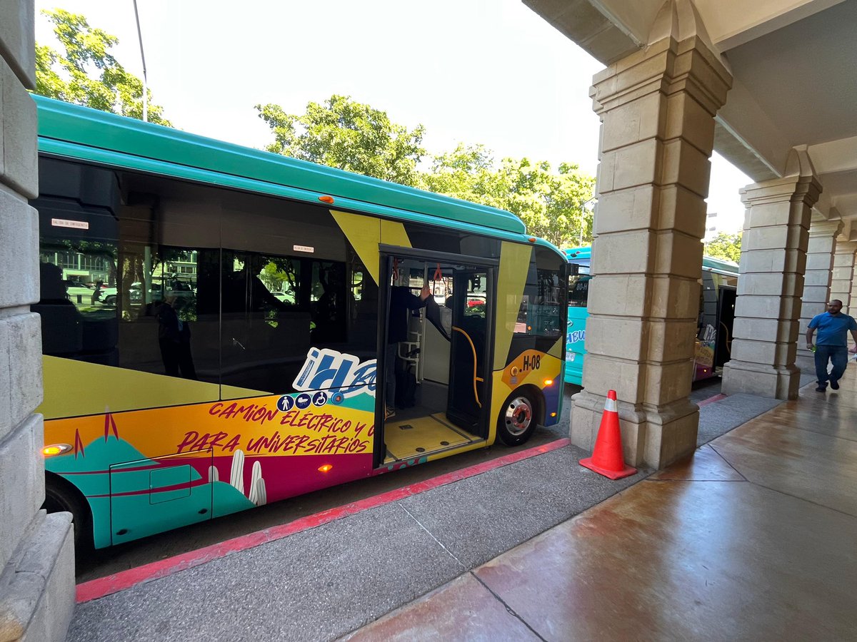 Hoy hicimos un recorrido en el HBUS con alumnos del ITSON Guaymas, para compartirles cómo en Hermosillo la movilidad eléctrica ya es una realidad. ⚡🚌

Les mostramos proyectos de energía limpia, electrolineras y sistemas solares que hoy están generando un nuevo cambio en nuestra