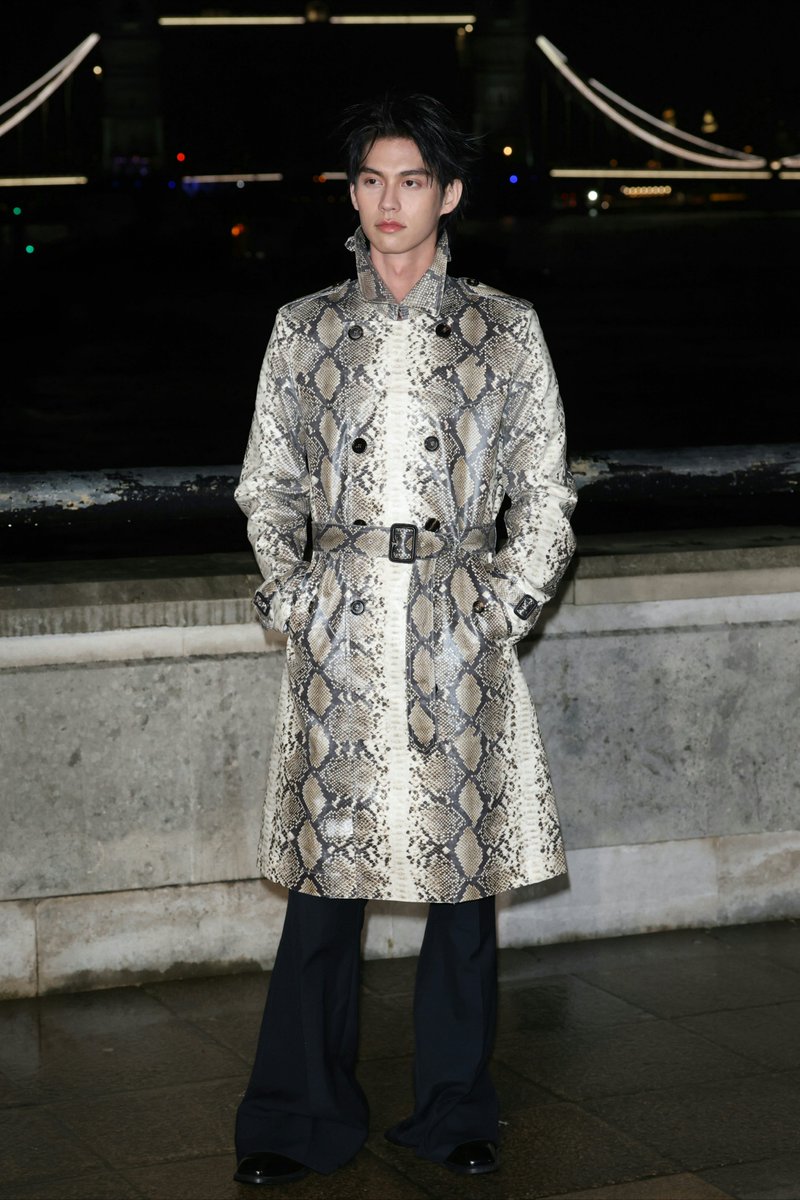 Burberry brand ambassador Bright Vachirawit attends the Burberry Fall/Winter 2026 show at London Fashion Week.

#Bbrightvc #Burberry