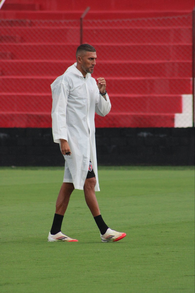 primaverasaf's tweet photo. Nem a chuva para o Fantasma 👻👻
Treino finalizado e a preparação para a @copadobrasilcbf segue a todo vapor 🚀
#ecprimavera #primaverasaf #copadobrasil
📸 @giovanarandi | Primavera SAF https://t.co/u0sSUsvTaP