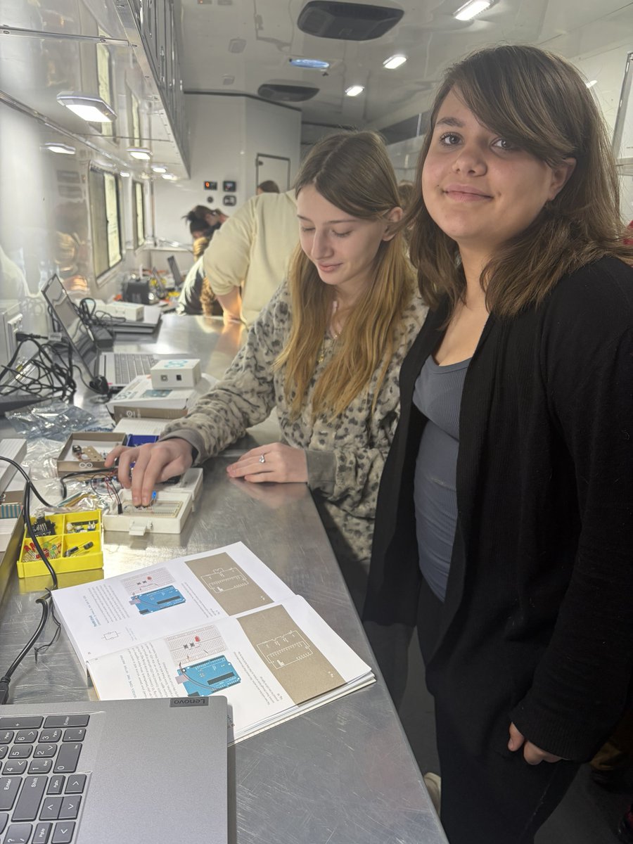 Independence CC tweet media