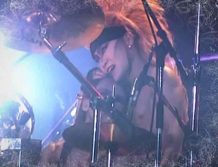 Virgule. 👁️ tweet media