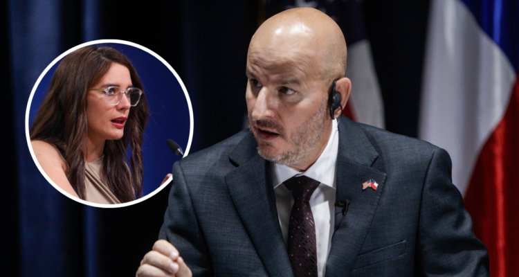 Sin duda q trás las veladas amenazas y revocación d visas al ministro Muñoz y sus asistentes está el embajador Judd. Este atrevido embajador habló hoy para insultar a la ministra Vallejo, al calificarla de ridícula por algunos de sus dichos. Ni Capone se hubiese atrevido a tanto!