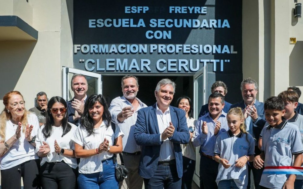 Freyre: Llaryora inauguró la primera Escuela Secundaria con Formación Profesional en Industrialización de Productos Lácteos del país triplemedia.com.ar/freyre-llaryor…