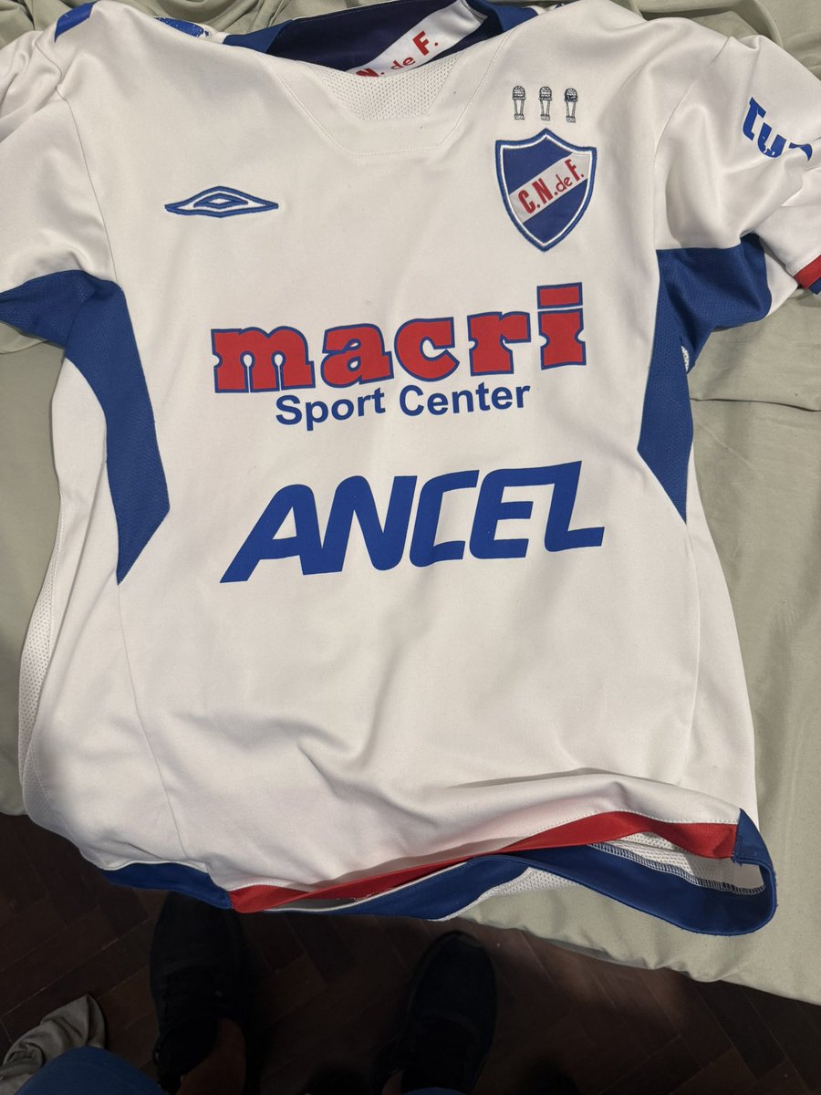 Camiseta con mucha aura