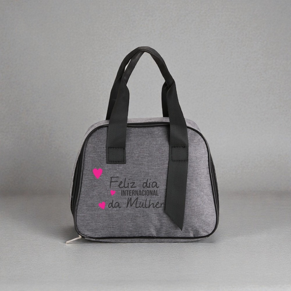brindespegassus's tweet photo. Bolsa térmica confeccionada em Oxford resistente à água e capacidade máxima de 7 litros. Possui revestimento interno em folha de alumínio que ajuda a manter a temperatura de alimentos.

#mulheres #presente #LembrancinhasPersonalizadas #diadasmulheres #diadamulher #bolsa https://t.co/hP5vgkK5PF