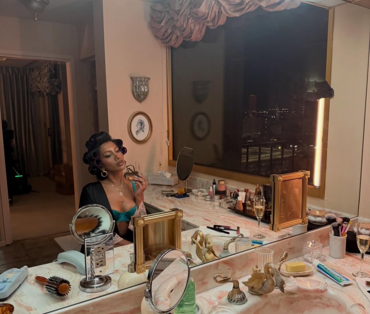 lara pics tweet media