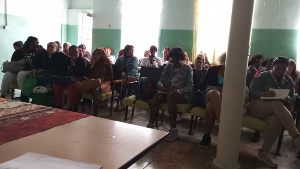 Se desarrolla la asamblea de Representantes para discutir el presupuesto de la Dirección General de Educación en Boyeros. Cómo atemperal el organismo a estos tiempos, el ahorro y la atención a los maestros fueron algunos de los temas debatidos <a href="/AlfredoVzquezP/">Alfredo Vázquez Pérez</a> <a href="/Colina_CTCuba/">Miguel Colina</a> ❤️🇨🇺