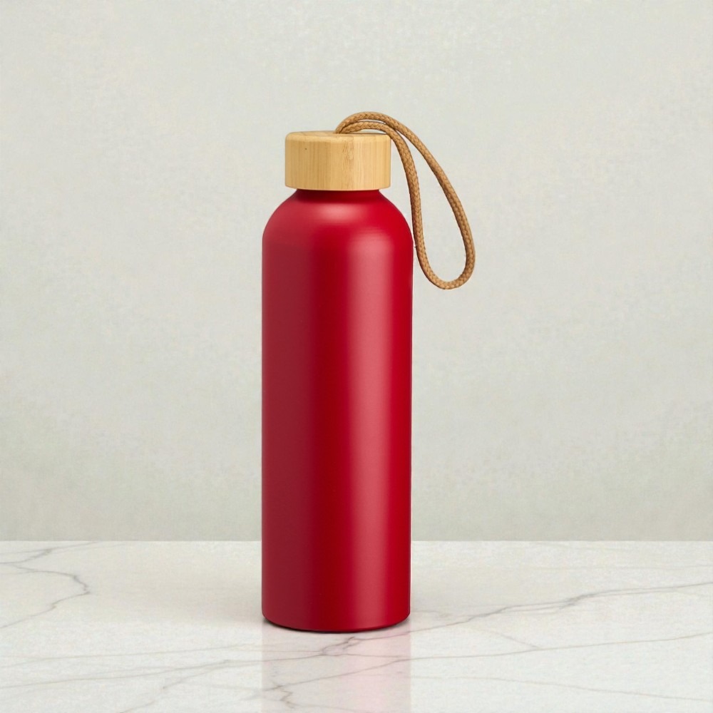 brindespegassus's tweet photo. Garrafa em alumínio com capacidade máxima de 800ml. Possui tampa rosqueável em bambu com alça de algodão para facilitar o transporte.

#mulheres #presente #diadasmulheres #diadamulher #LembrancinhasPersonalizadas #garrafa #garrafas #GarrafaPersonalizada https://t.co/ptZuuxFIR6