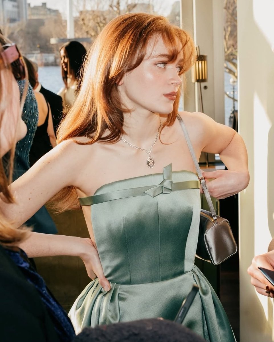 19SINK's tweet photo. just one chance sadie sink https://t.co/erX8pI2oDN
