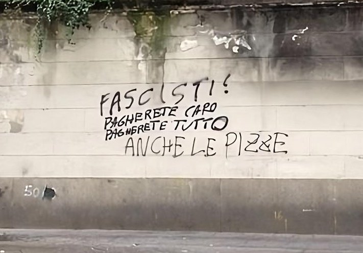 ultras_antifaa's tweet photo. ❝Fascists, you’ll pay, you’ll pay dearly, you’ll also pay for the pizzas❞

📍Seen in Pavia, Italy https://t.co/xmO1yhh9b2