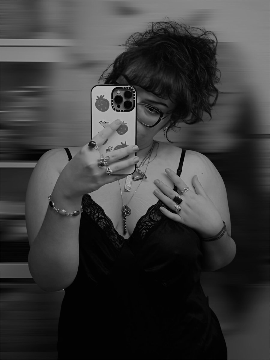 momma violet ☥ tweet media