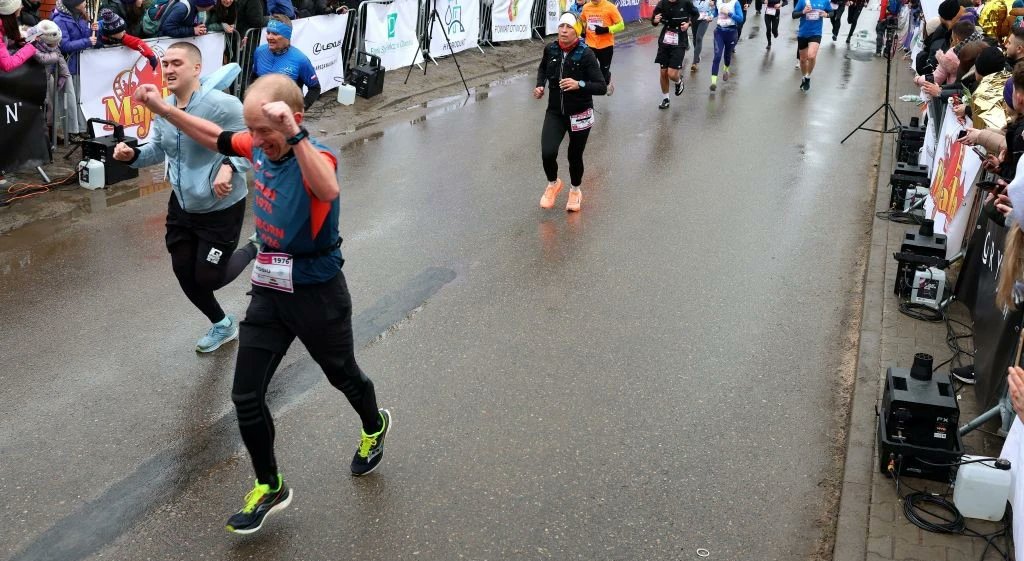 Projekt "Połówka na połówkę" zakończony! Co teraz? No na pewno coś, ale na razie tydzień BEZ BIEGANIA (nie tylko dlatego, że dziś ledwo chodzę). Jak było na trasie? Sami przeczytajcie, udało mi się przelać moje emocje na bity.
#running #halfmarathon
polowkanapolowke.pl/15642-2/