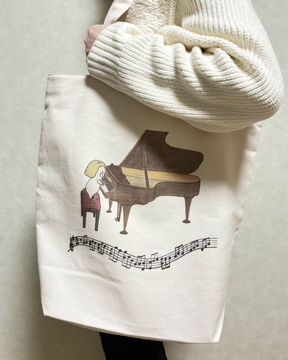 PigletPetit's tweet photo. UTme!で作ったオリジナルトートバッグとスウェット。こぶたのプチバッハちゃんバージョン♫
内ポケとボタン付きで沢山入るバッグ&amp;着心地抜群でサイズちょうど良いスウェット。どちらもとても使いやすい！

#utme #こぶだのプチ #Bach https://t.co/aND18vpAC0