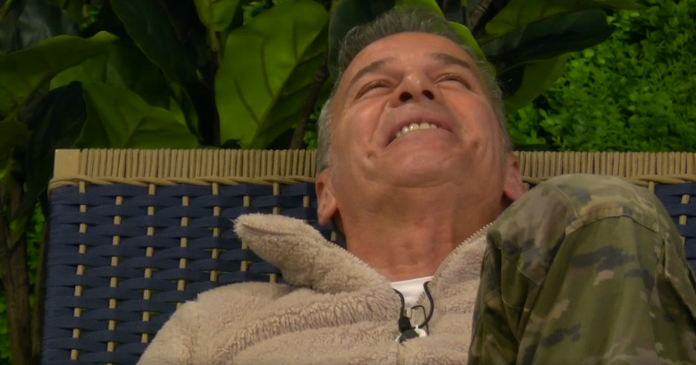 Ammri_ta's tweet image. Carlos se ríe solo recordando buenos momentos con Cristina
#GhDUO23F