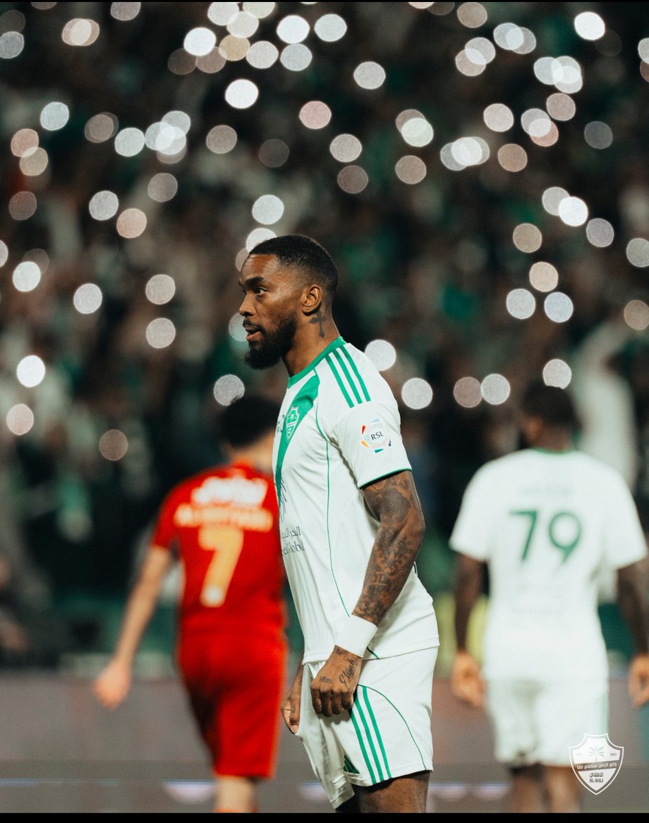 #ضمك_الاهلي
ياملوووووك ما اجمل شعور لما تكون مدلل بصراحه زرفنا ضمك وماكنا نستحق الفوز
مافيه الا توني بس في الملعب
الله يردك يا ديميرال بدونك دفاعنا مافيه مرجله