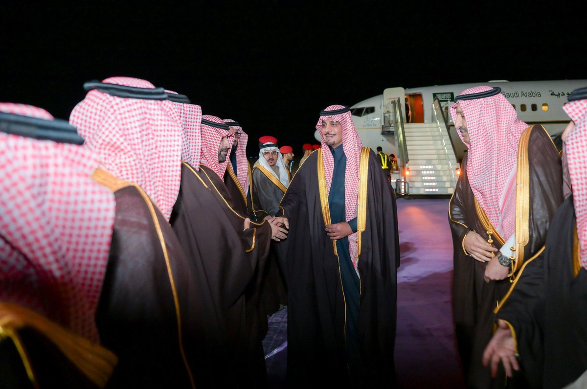 Albahaprojects's tweet photo. سمو الأمير الدكتور #حسام_بن_سعود_بن_عبدالعزيز
أمير منطقة #الباحة يستقبل صاحب السمو الأمير فهد بن سعد بن عبدالله بن عبدالعزيز بن تركي، في مطار الملك سعود بن عبدالعزيز بالباحة، عقب صدور الأمر الملكي بتعيينه نائبًا لأمير المنطقة، سائلًا الله له التوفيق في خدمة الدين ثم المليك والوطن وتعزيز مسيرة التنمية بالمنطقة.
-
#مشاريع_الباحة
#تنمية_الباحة_اولاً