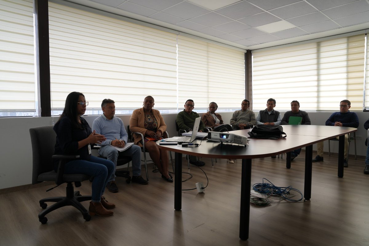 IESSPichincha's tweet photo. Fortalecer la gestión documental es cuidar nuestra historia. 📂

El @IESSPichincha junto con la Coordinación Provincial Administrativa Financiera, capacitamos a los responsables de archivos hospitalarios y administrativos para organizar, conservar y proteger documentos que datan desde 1933. 📜