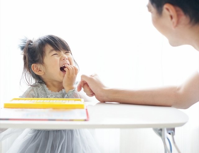 tuyoshi_ikusei's tweet photo. 【芦田愛菜ちゃんの育て方の秘密】
ご両親が、小さい頃から実践させていた「とっておきの習慣」が凄かった！

今や誰もが憧れる彼女。その原点にある驚きの習慣とは…？実は、たった7つの言葉が彼女を作ったんです。僕も真似したい！と思ったので、詳しくシェアしますね。

愛菜ちゃんの習慣❶
『7つの言葉を大切にする』

愛菜ちゃんのお母さんは、小さい頃からこの7つの言葉をしっかり言えるようにと教えていたそうです。

1. おはよう
2. ありがとう
3. さようなら
4. ごめんなさい
5. お願いします
6. わかりません
7. 知りません

「常に自分の気持ちを答えられるように」と言われ育ったそうです。

さらに↓↓