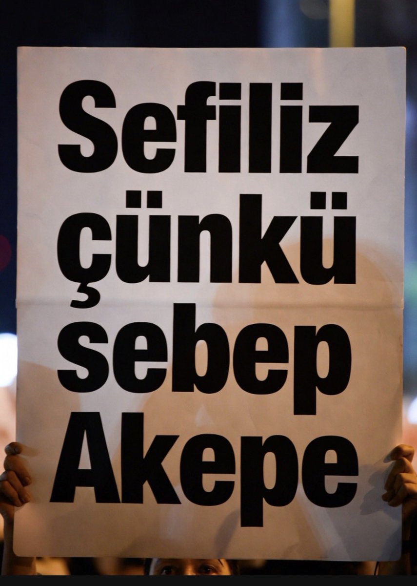 Bir ülkede emekliler geçinemiyorsa 

sorun ekonomi değil, yönetimdir..!

#YönetemiyorsunistifaEt