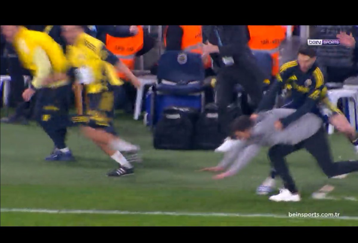 Hayrola ya şampiyon mu oldunuz ne bu sevinç WHDHWHDHEJDHEHDHWJDJEJDJWJDEJJFEJDJEJDJEJSJE <a href="/Fenerbahce/">Fenerbahçe SK</a>