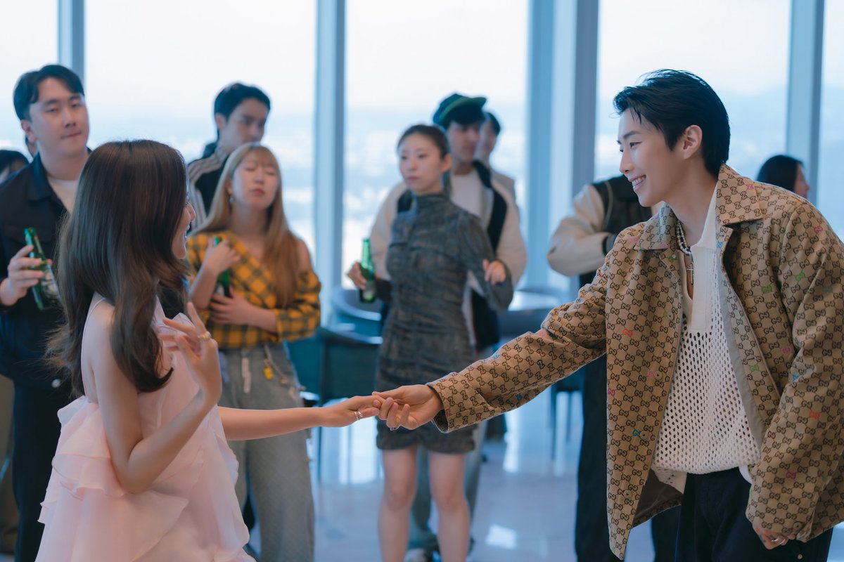 JISOO and Jay Park in a newly released still from 'Boyfriend On Demand' — a drama that sparks curiosity about what will unfold between these two. 

Tune in on Netflix when the series premieres on March 6.