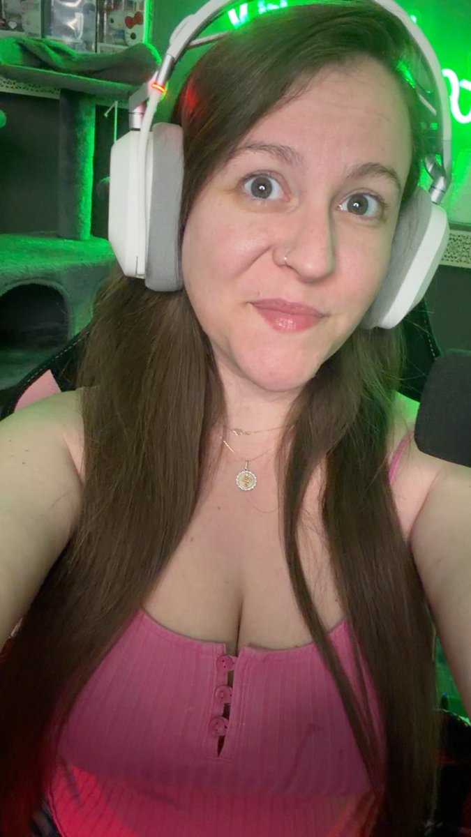 HEY GUYS!!  🍑 

WE ARE LIVE ON TWITCH!!

With #ArcRaiders 🖤 

twitch.tv/MamaTwistedttv

Come hang out with us!
     #streamer #twitch 👀