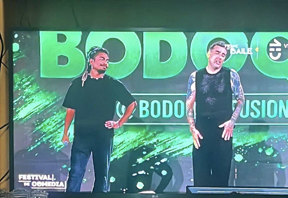 McClaudeCFF's tweet photo. Oye al bodoque se le quemó la cebolla #humor #comedia #chv https://t.co/I9oP5gZChR