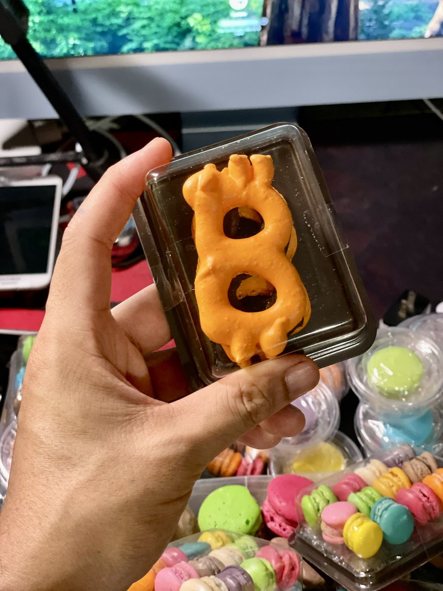 R Cheap เตรียมส่งมาการอง Bitcoin ออกสู่ตลาด 10000 ชิ้น… Bitcoin ช่วยคนรากหญ้าได้ 

R Cheap is preparing to launch 10,000 Bitcoin macarons to the market… Bitcoin can empower grassroots communities. #thailand  #macarons  #bitcoin #gold #startup  #fund #nft

ร่วมสนับสนุน R Cheap /