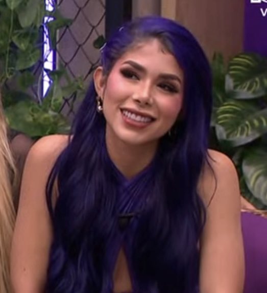 glori val tweet media