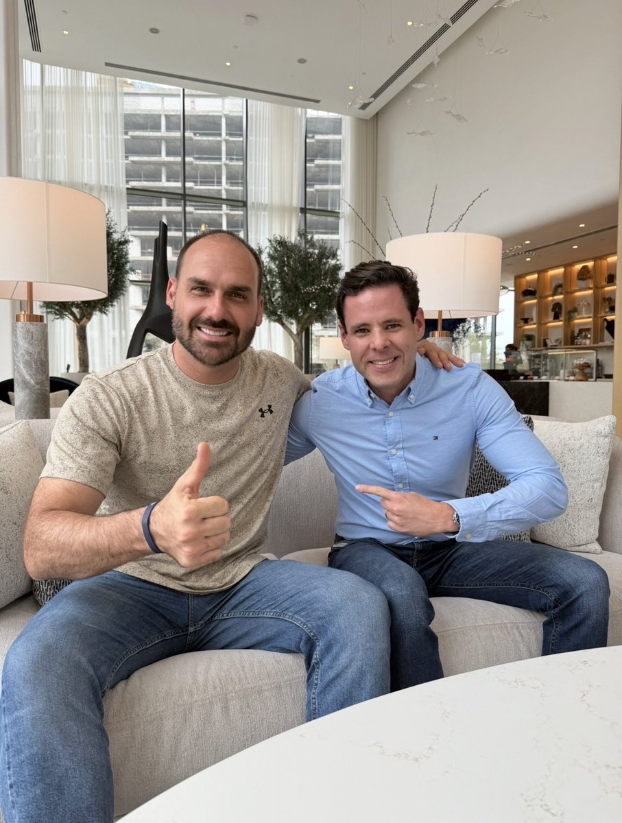VOCÊ É GIGANTE, EDUARDO! 

Estou orando por você e sua família. Deus irá te recompensar, no tempo certo, por todo sacrifício pessoal que vc, Heloísa e sua família fizeram em prol do Brasil. 

Meu pai, o saudoso Pedrinho Valadares, sempre me ensinou que a maior qualidade de um