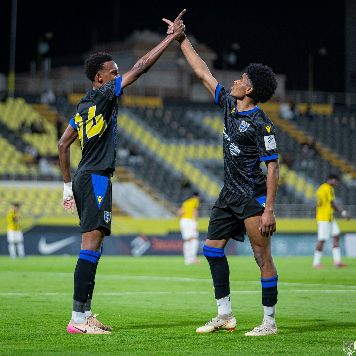 CHARAHILI_39 tweet media