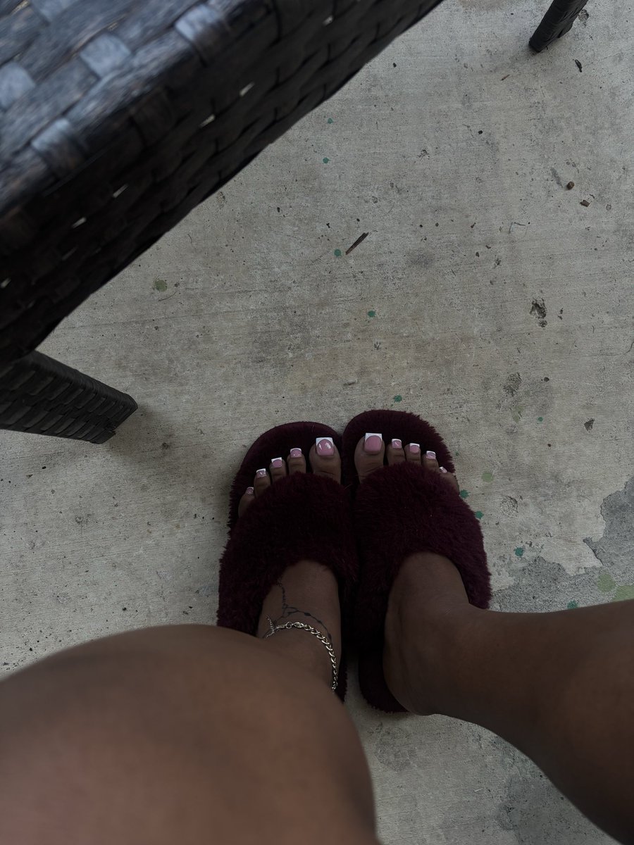 B3lla3IIa's tweet photo. dm me for pics 💕💕feet only #feet #pics https://t.co/75deKQYNKS