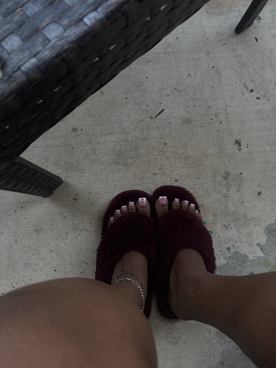 B3lla3IIa's tweet photo. dm me for pics 💕💕feet only #feet #pics https://t.co/75deKQYNKS