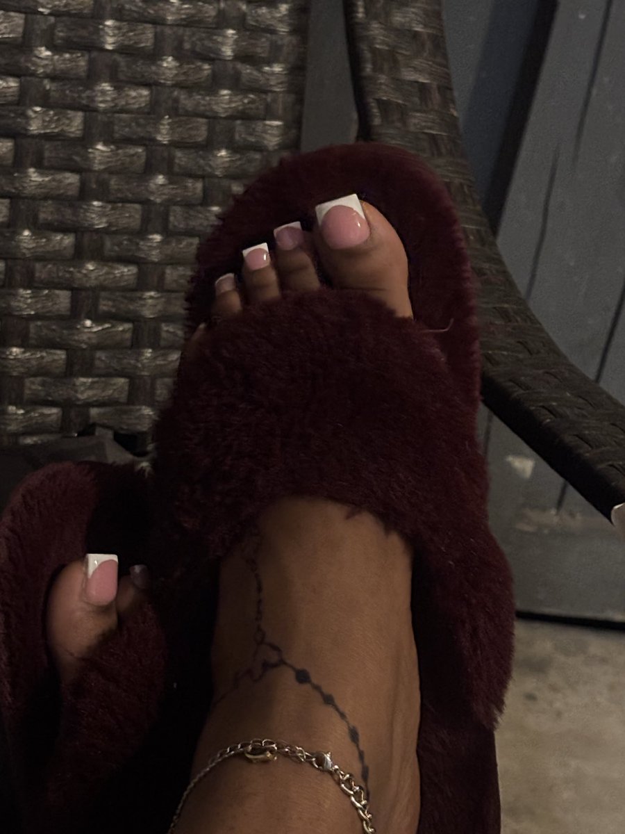 B3lla3IIa's tweet photo. dm me for pics 💕💕feet only #feet #pics https://t.co/75deKQYNKS