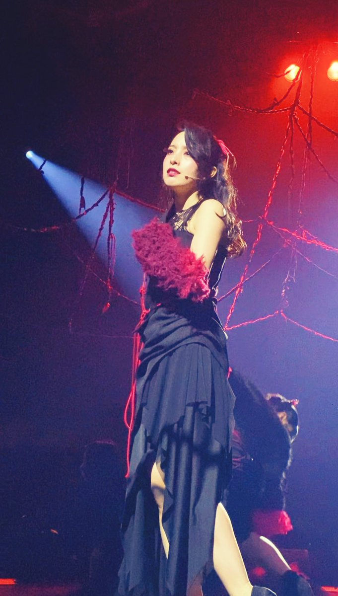 AYAgemini's tweet photo. 高貴で高飛車お江戸一の美人のお嬢様。
罪を犯した人なのか？と思わせる程の可愛らしさ。愛する人がいた。お家の為に婿を…愛する人と一緒にいたい！欲に勝てず旦那が邪魔だ！と訴える姿が恐ろしく美しかった。色んな表情をするお熊さんに目が離せなかった。過去一大好き❣️
#舞台女郎蜘蛛 #安川摩吏紗 https://t.co/RPvVbyUMPC