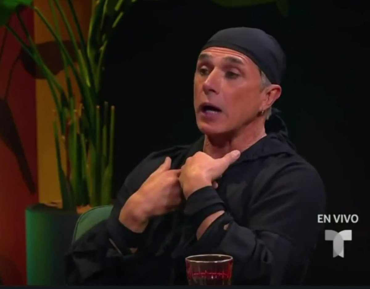 La gente preocupada x la vena del cuello o el perro de Oriana y a mi me preocupa q un tipo q se enorgullece de jugar con la mente de las personas, sea político
Q cosas 🤔
#LCDLF6