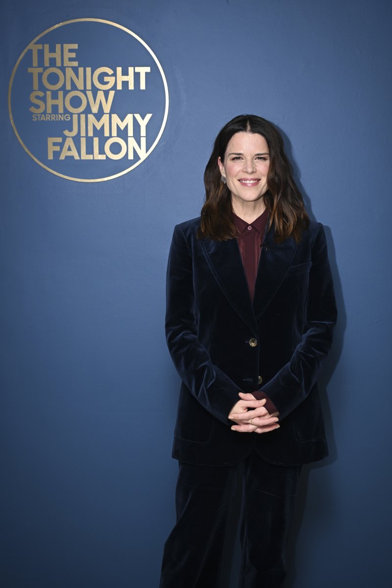 FallonTonight's tweet photo. Neve Campbell is here to talk her new film @ScreamMovies tonight! #Scream7 #FallonTonight https://t.co/5Tb3gO0Gvo