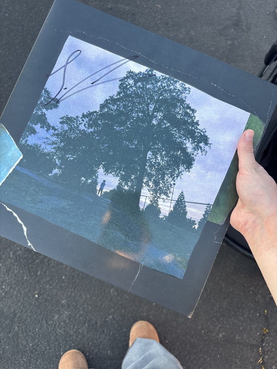 cloading tweet media