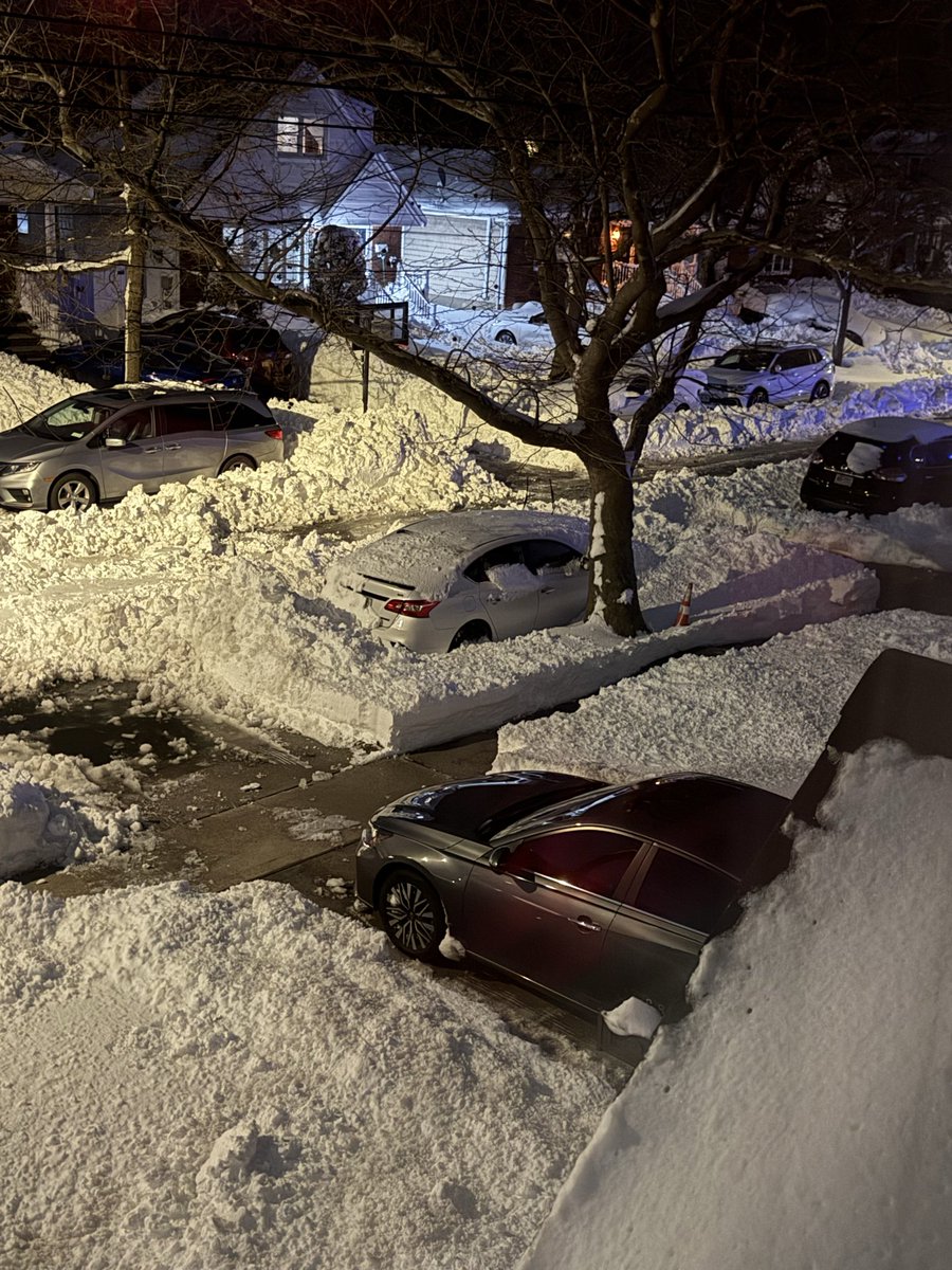 bridgetmgh's tweet photo. @SIBPVito @NYCSchools This is my block in Eltingville sanitation has come once in 24 hours and they stopped halfway through the block, reversed &amp; left and have not come back. this block is filled with first responders and we cannot get out of our houses to get to work this is completely unacceptable. https://t.co/q70hvQ8Nv4