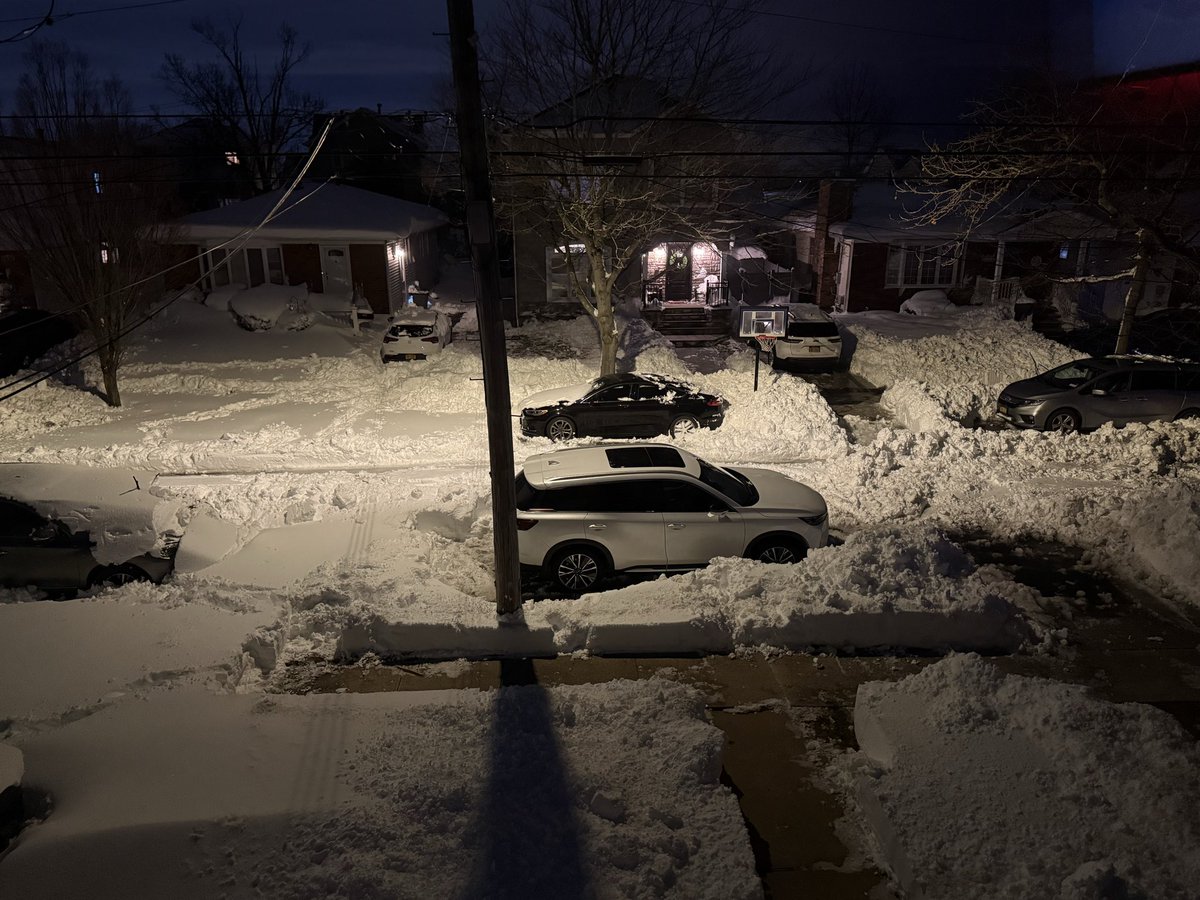 bridgetmgh's tweet photo. @SIBPVito @NYCSchools This is my block in Eltingville sanitation has come once in 24 hours and they stopped halfway through the block, reversed &amp; left and have not come back. this block is filled with first responders and we cannot get out of our houses to get to work this is completely unacceptable. https://t.co/q70hvQ8Nv4