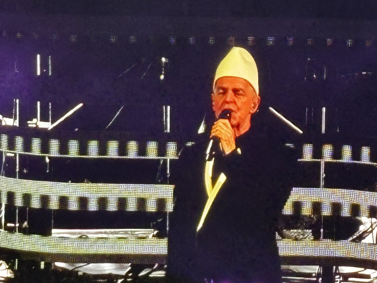 rtorres11's tweet photo. Extraordinario Pet Shop Boys !!!
Impresionante show. 
Una locura el festival !!! https://t.co/TfPfkrOFww