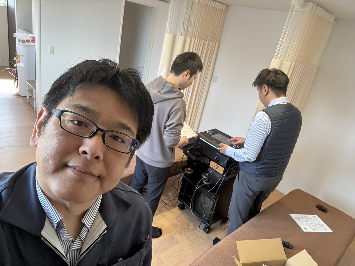 leadmedical2's tweet photo. 【納品中】

現在、昨日に引き続き丸亀市でご開業の先生のところで医療機器の納品中。

特殊電気治療器、ラジオ波の納品になります。

ちなみに朝、スマホをいじりながら、ホテルの階段を降りてたら、段差を間違え、すっ転びました。

��っこう血だらけです。
痛い(T . T)

#接骨院開業 https://t.co/weRgm8jFch