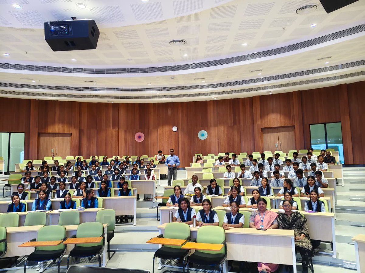 JawaharMedak's tweet photo. Educational tour "IIT Hyderabad" visit by class 11 students from PM SHRI JAWAHAR NAVODAYA VIDYALAYA, Wargal #NVS_HQ #nvsrohyd #nvs https://t.co/KRdM04DrNe