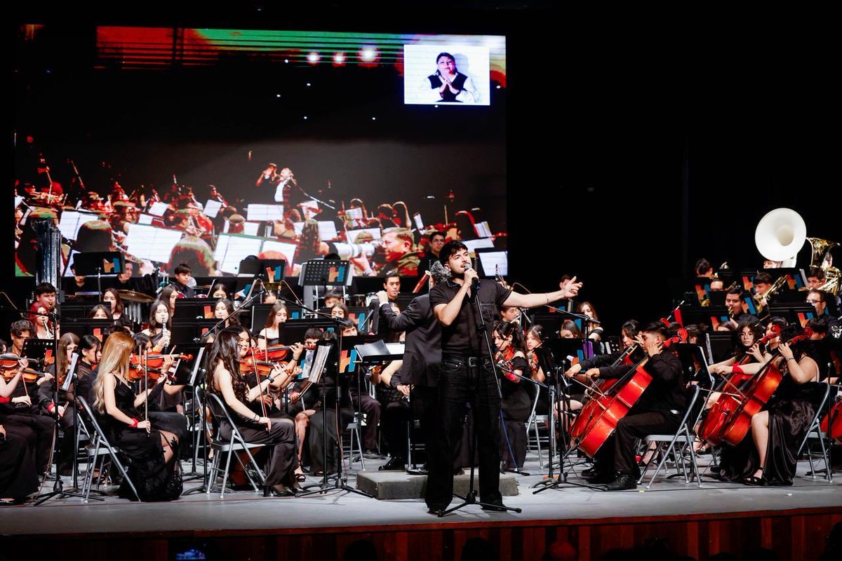 OrgulloMineroMx's tweet photo. Niñas, niños y jóvenes de comunidades mineras de #Nacozari, #Cananea y #Esqueda participaron en el concierto “Sonora Suena Unida” en Hermosillo, como parte del programa de Orquestas y Coros Juveniles de @GMexico_oficial 🎶
🔗 https://t.co/nxf9f5fW4o https://t.co/zdHDcYGPYM