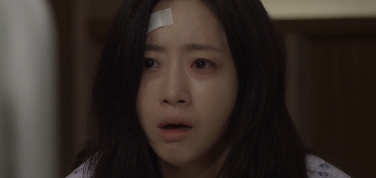 BluKimchiKdrama's tweet image. Jangmi's amnesia lasted for like 5 seconds and I LOVE THAT!! We don't need that shit right now.

#TheFirstMan #FirstMan #첫번째남자 EP50