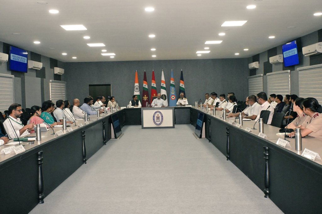 IN_HQSNC's tweet photo. A #SPARSH synergy meeting was held at Naval Base #Kochi on #23Feb 2026, under the aegis of #SNC .The event was chaired by Shri Subir Mallick, Deputy Comptroller & Auditor General of India and Cmde S Supradeepan, CSO(P&A), HQSNC. The meet saw participation from #veterans, service representatives, pension agencies and stakeholders, with 70 participants sharing experiences and suggestions. The interaction reaffirmed commitment to transparent, efficient and pensioner-centric service delivery for defence veterans.
#Wecare
@indiannavy
@NAVYESM