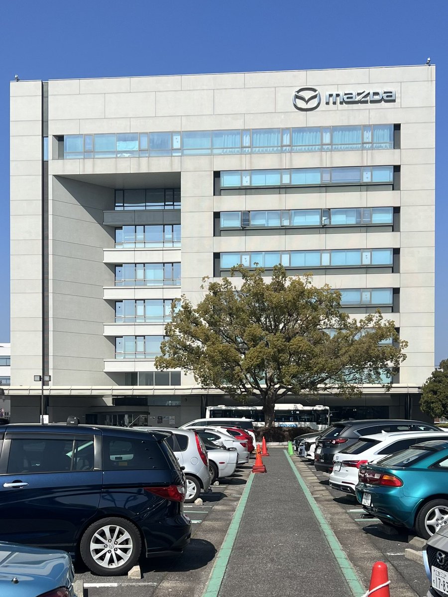 Shin19695's tweet photo. 先週土曜日 村上社長の代理でMAZDA本社に行き太田選手と一緒に2025年シーズンの表彰式に参加してきました。
村上社長このような機会を与えて下さりありがとうございました。
#MAZDA
#モータースポーツ表彰式
#スーパー耐久
#ST5R
#村上モータース
#88ロードスター
#シリーズチャンピオン https://t.co/EU1E5Z7Pox