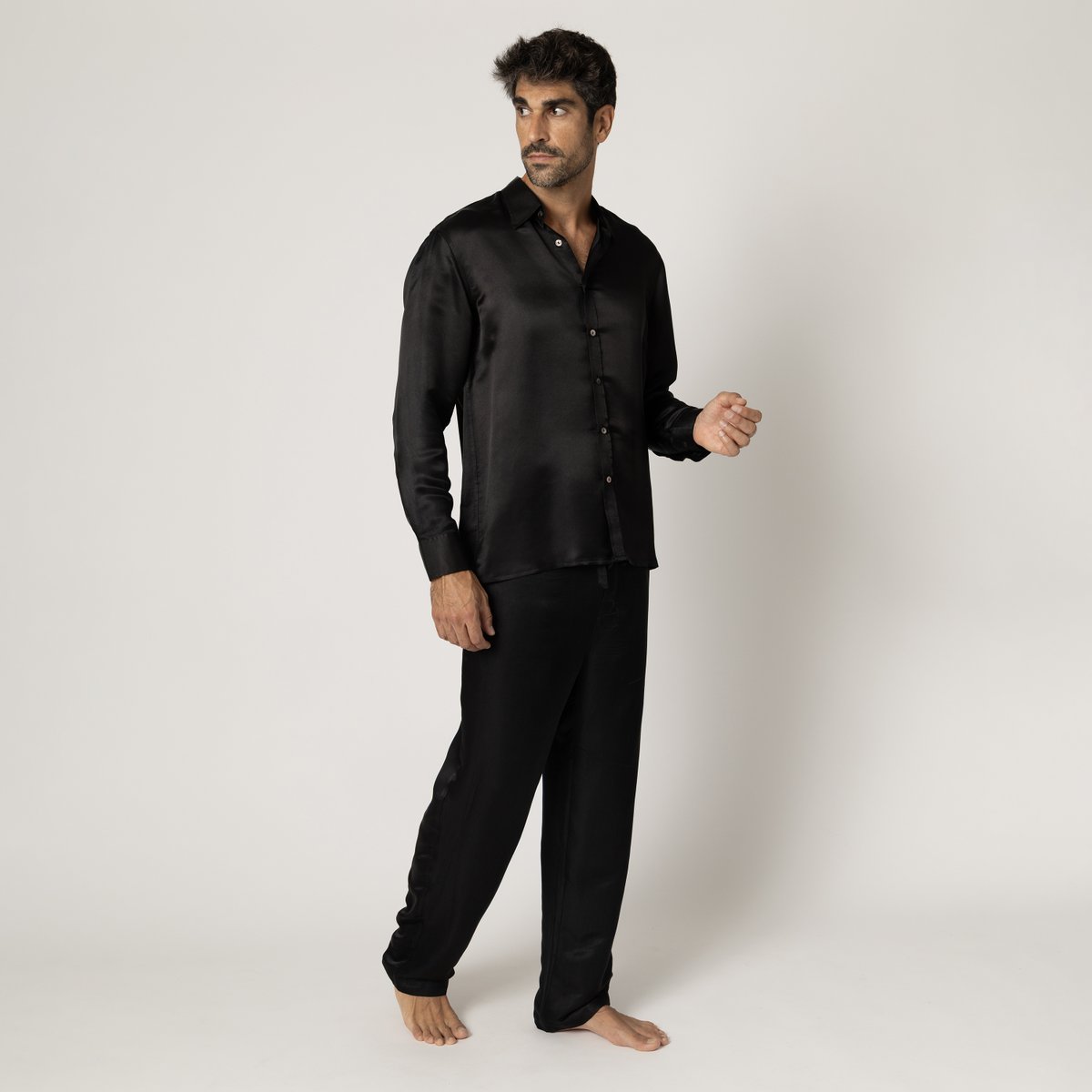 The Gift He Won’t See Coming 💙

Looking for something intimate yet refined? Our artisan silk pajamas, crafted from premium mulberry silk, are breathable, smooth, and made for real rest.

A comfort upgrade he’ll feel every night.

See why he won’t go back: lnkd.in/gzM486G3