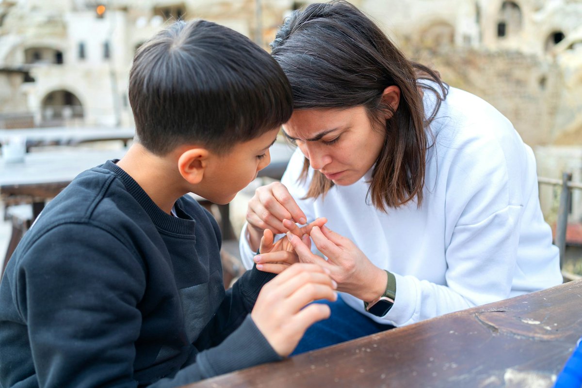 RiskCentre's tweet image. What’s the best way to remove a splinter?: Written by Andrew Woods, Lecturer, Nursing, Faculty of Health, Southern Cross University Splinters are everyday injuries commonly involving a… dlvr.it/TR783X #HealthTips #FirstAid #InjuryPrevention #SplinterRemoval #SkinCare