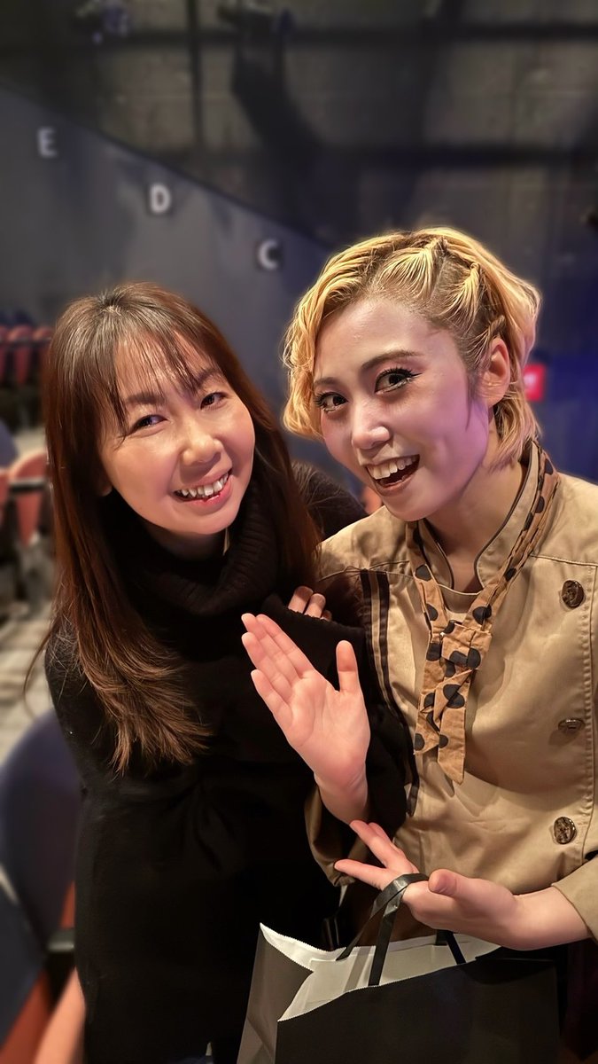 すばる未来ちゃんご出演 
colorpointe バレエミュージカル
『Giselle in Haunted book store』を観に行って来ました！！

バレエで物語が進む舞台なのかと思ったら、しっかりお芝居！ミュージカル！！
堪能して来ました！

3月1日まで池袋で上演中です♪